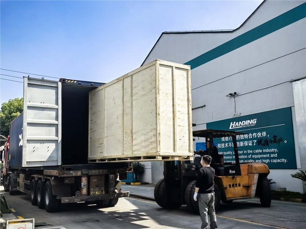 EXT90+90-26DS雙層共擠擠出機(jī)出貨 EXT90+90-26DS雙層共擠擠出機(jī)出貨