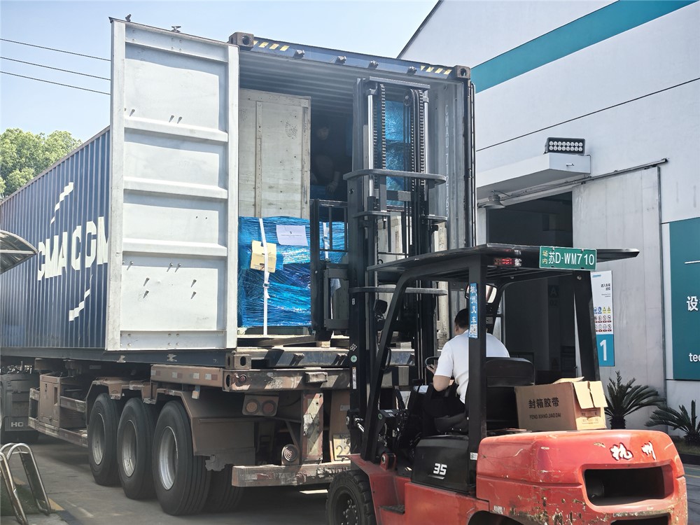 EXT90+90-26DS雙層共擠擠出機(jī)出貨 EXT90+90-26DS雙層共擠擠出機(jī)出貨